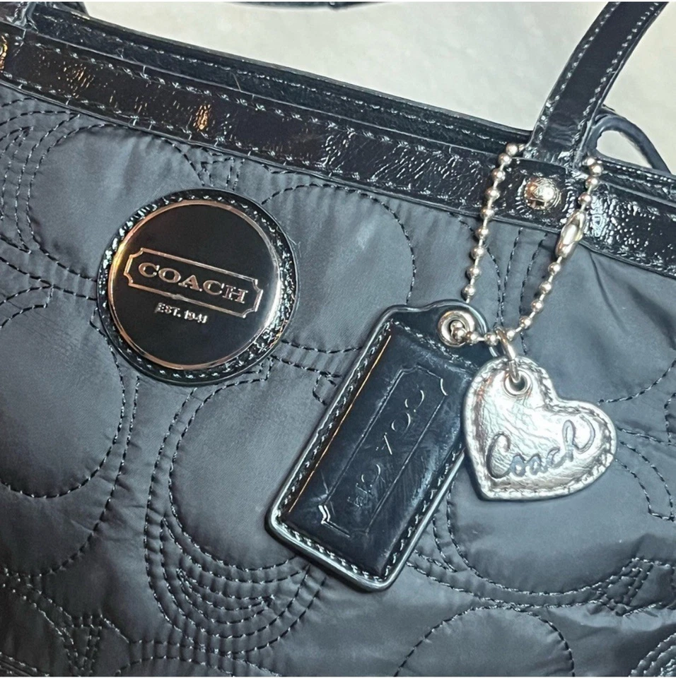 Bolso de Mano Coach - Princess Street Dome de Tela - LIMPIO - USADO EN EXCELENTE ESTADO Foto 3 de 4