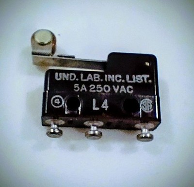 35 pcs Und. Lab L4 Micro Switch 5A 250VAC Roller Lever 311SM6-T.   Bulk