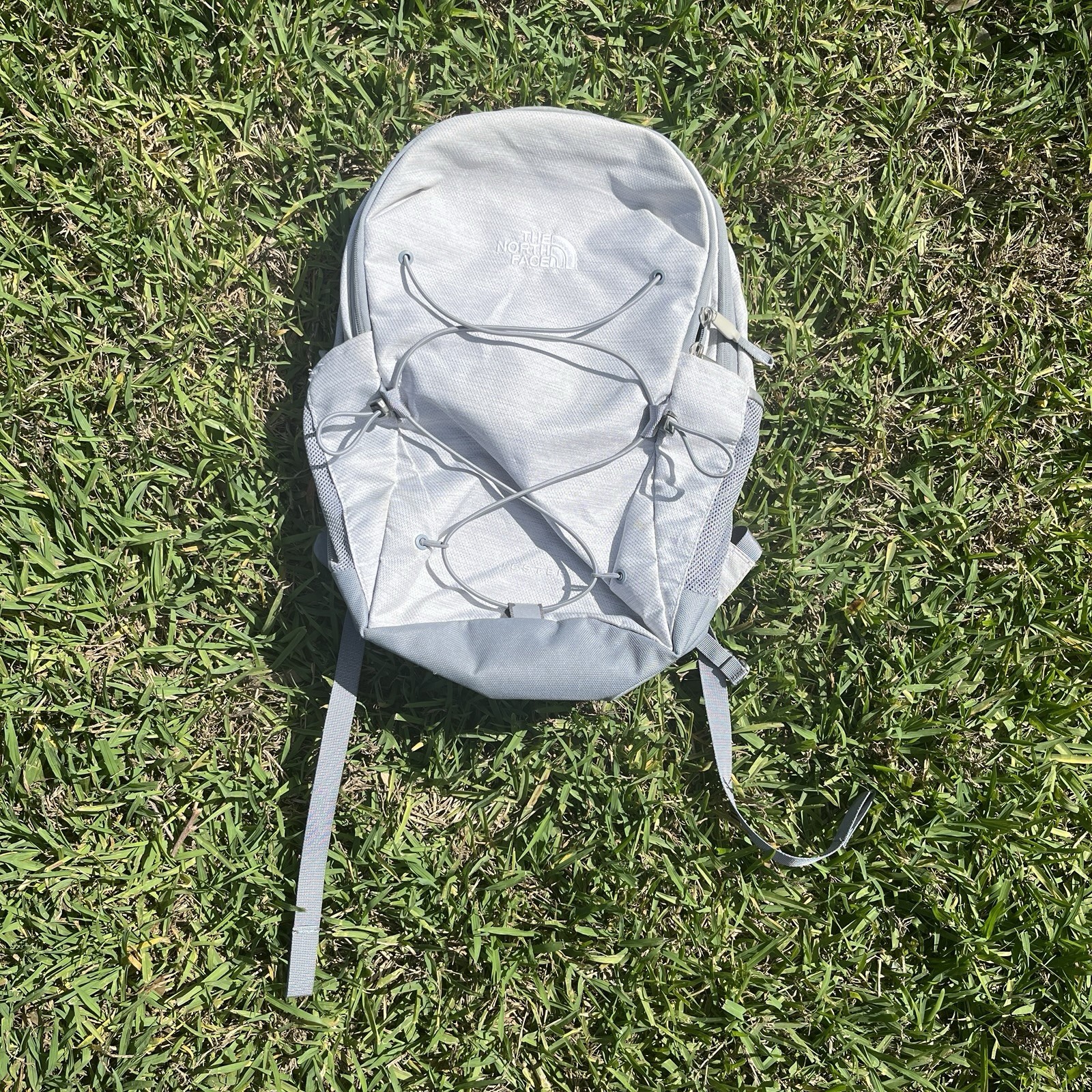 The North Face Women's Jester Backpack TNF White Metallic Mid Silver Gray Logo