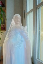 Statuette représentant st Thérèse En verre opalescent Religion Dévotion Catho