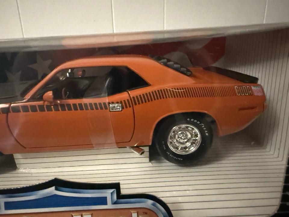 ERTL American Muscle 1970 Orange Plymouth AAR Cuda Diecast Car 1:18 Scale - Image 4 of 4