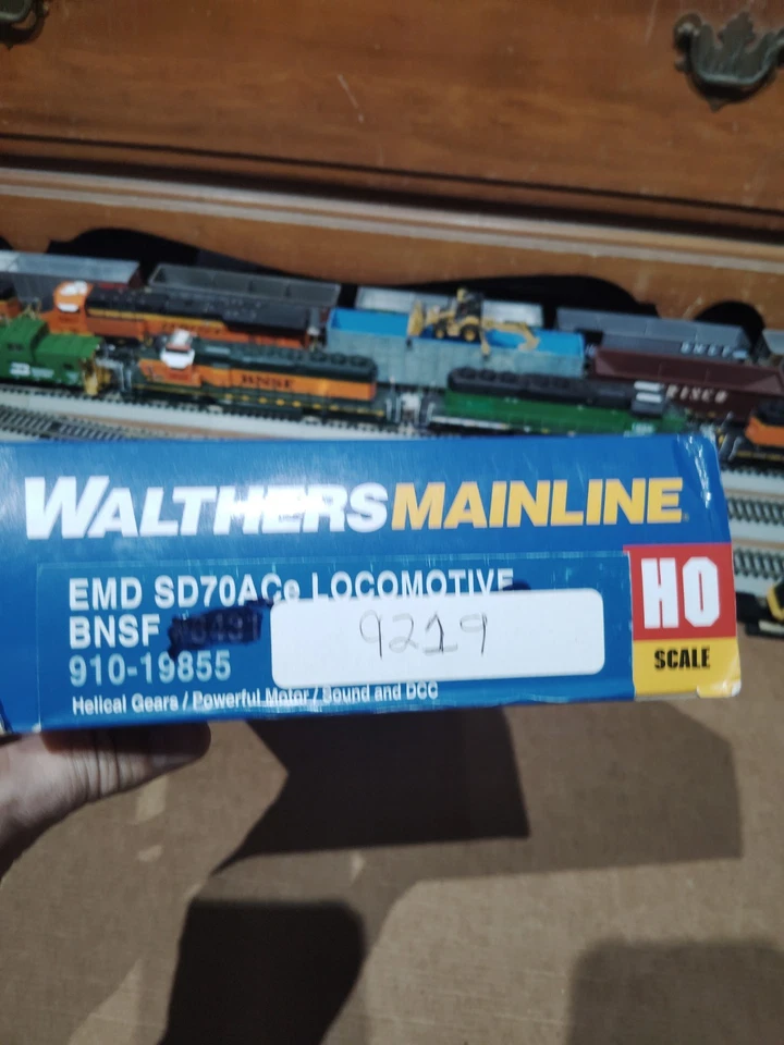 HO Walthers BNSF SD70ACE DCC And SOUND - Image 4 of 4