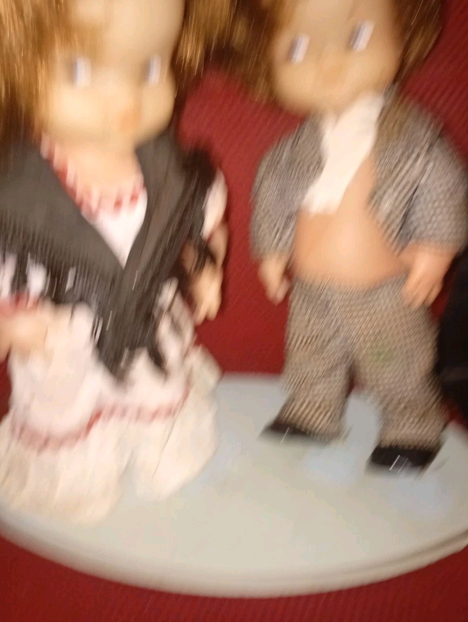 parejita de BARRIGUITAS de la época de los 80 con ropa flamenca