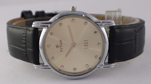 Beautiful Titan Edge Quartz Silver Dial Working Men Wristwatch ''Stay Punctual'' - Picture 4 of 7