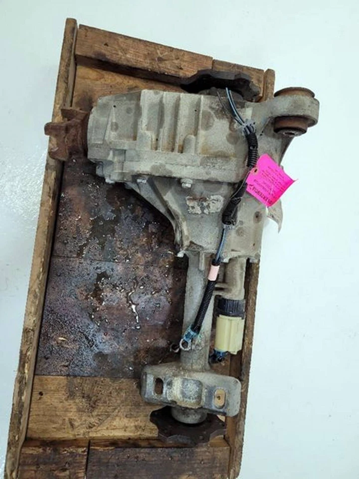 2000-2006 Chevy Suburban 1500 Front Axle Differential Carrier 3.73 Ratio Opt GT4 - Image 4 of 4