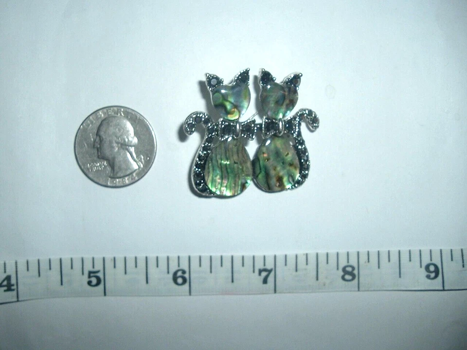 Broche prendedor Betsey Johnson Two Friends gatos gatitos verde concha de abulón plateado nuevo con etiquetas Foto 4 de 4