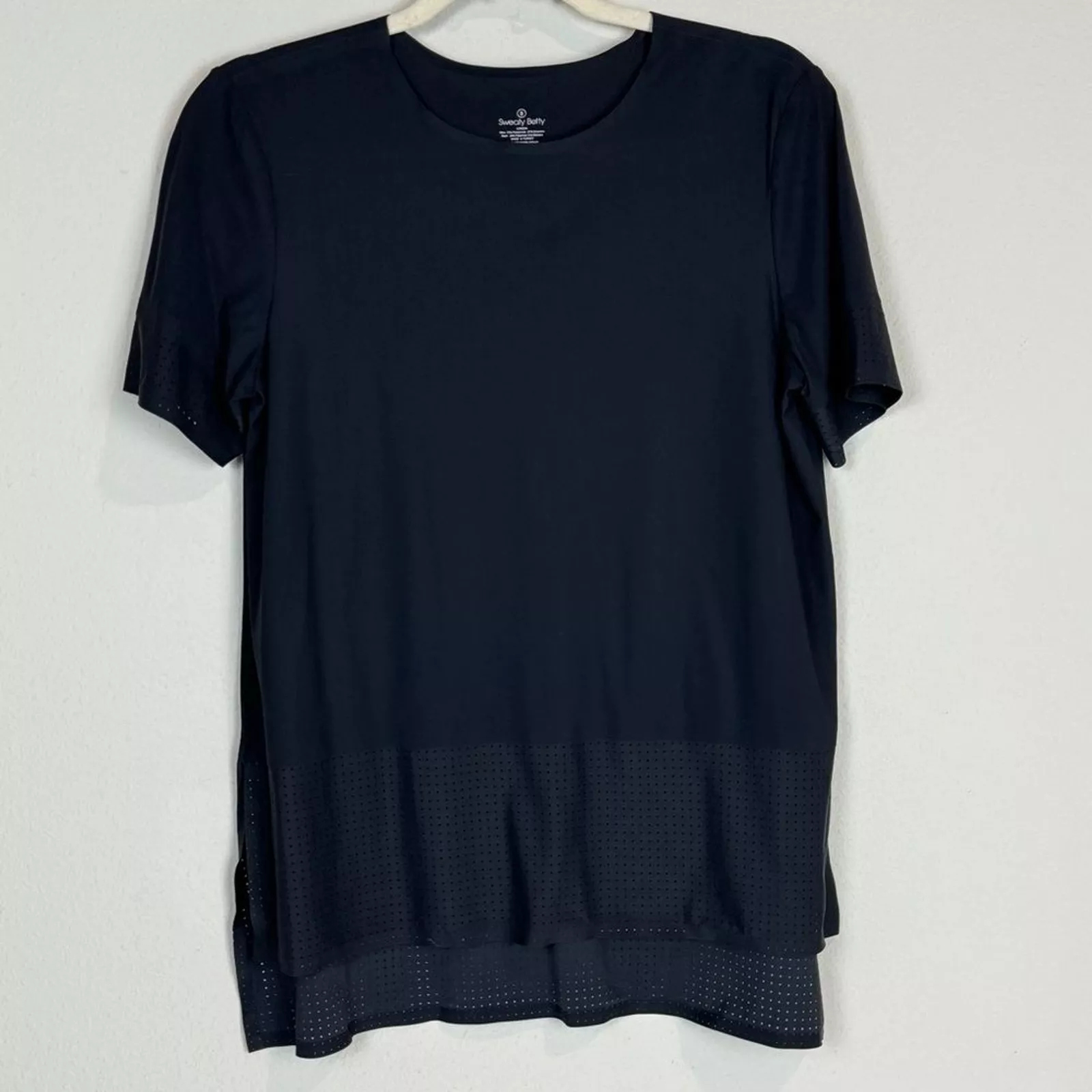 sweaty-betty perforated edge performance athletic shirt