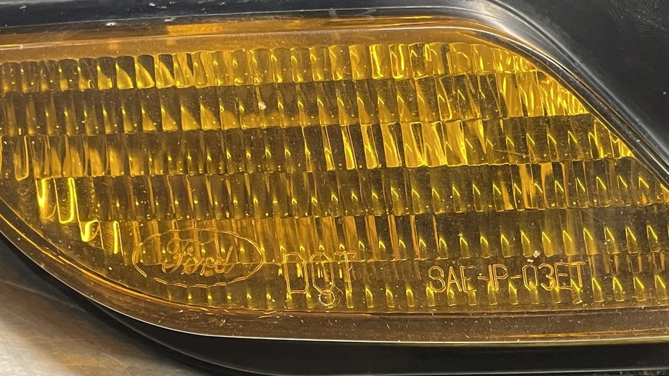 2003 Ford Escort ZX2 Passenger RH Grille Mount Turn Signal Parking Lamp Assembly - Image 2 of 4