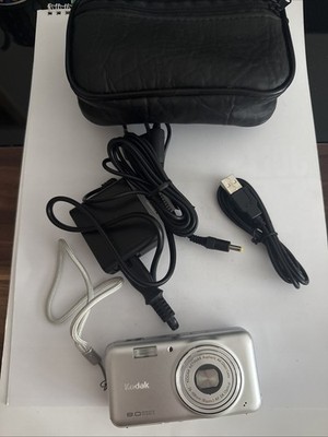 Kodak EasyShare V803 White 2.5'' Color LCD 8.MP Digital Camera w/ 4x Digital Zoom