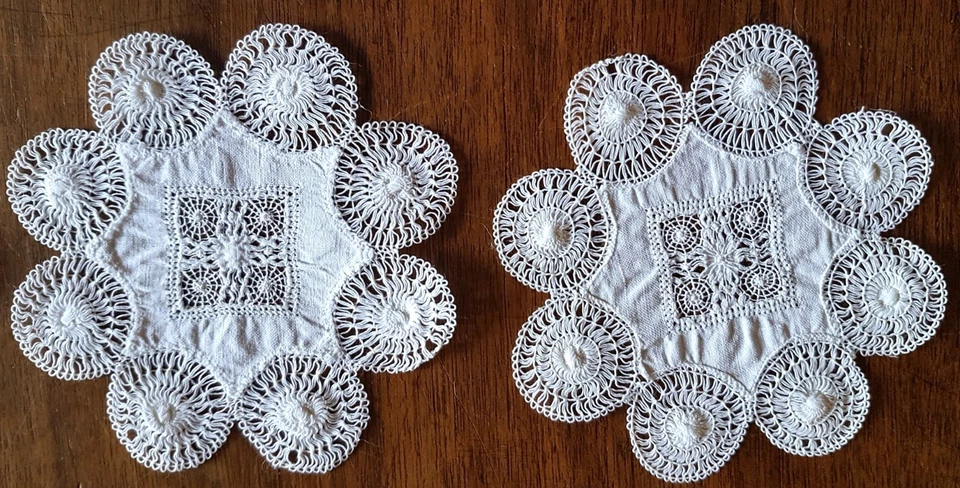 6 petits Napperons identiques en coton brodé-diamètre 13 cm (dessous de verres ) - Photo 3/3