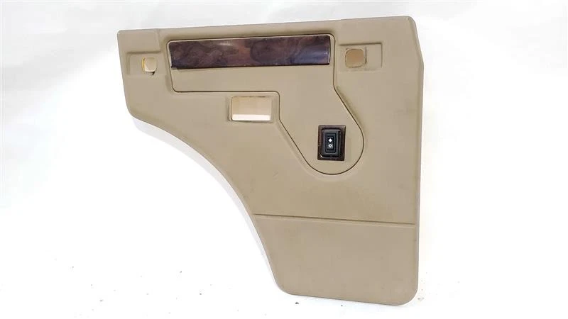 El panel interior de la puerta trasera izquierda tiene desgaste OEM 1996 Land Rover Discovery Foto 3 de 4