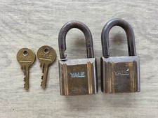 2 Vintage Yale & Towne Mfg Co Padlocks KEY ALIKE with Keys 2P578 MADE in USA
