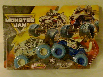 Spin Master Monster Jam 2026  Catastrophe vs Monster Mutt Husky  1:64 Scale