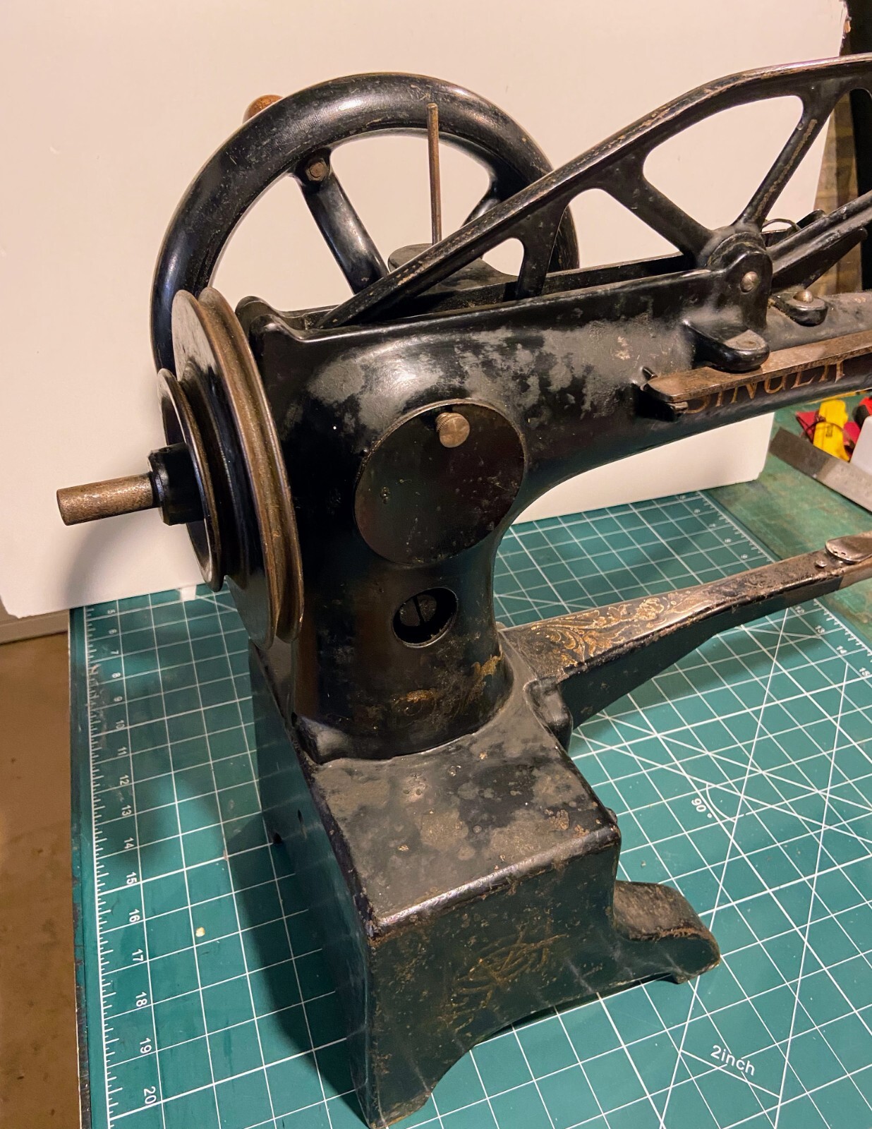 Singer Patcher 29K black & gold leather sewing machine. Working