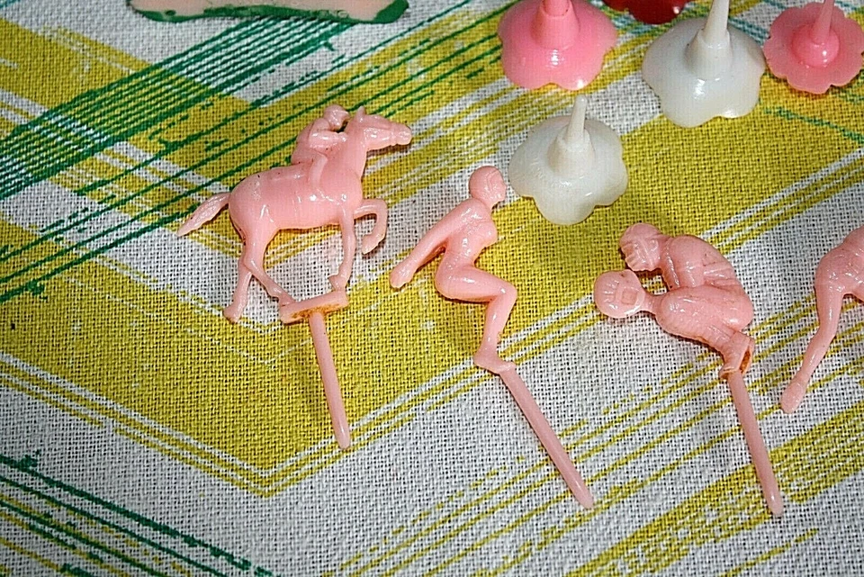 Lote De Colección Decoración Pastel 20+ Piezas Plástico Deportes Fútbol Halloween Temporadas -Z-9 Foto 2 de 4