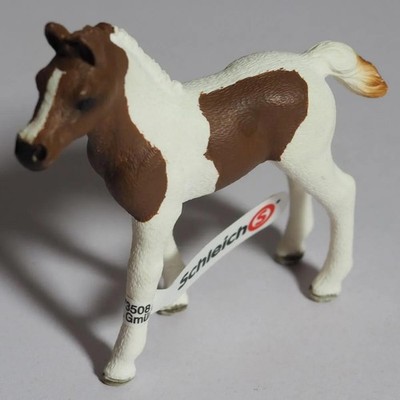 Schleich 13803 Pinto Fohlen Horse Club Figur Pferd Bauernhof TOP mit Fähnchen