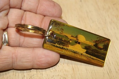 APOLLO 11 NEIL ARMSTRONG AIR & SPACE MUSEUM PICTURE OF BUILDING KEYCHAIN / RING 