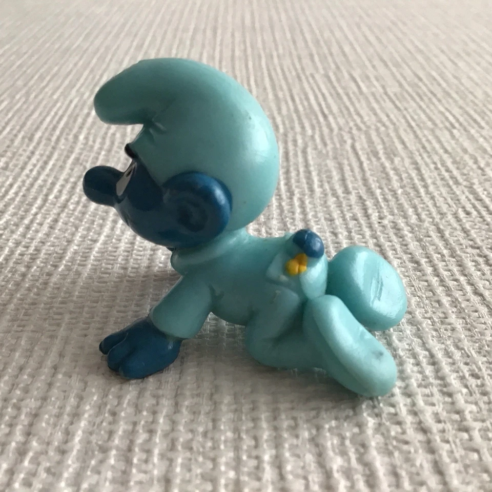 VINTAGE 1980s SCHLEICH PEYO CRAWLING BABY RATTLE  SMURF TOY FIGURE SMURFS - Image 2 of 4