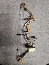 Hoyt XT 2000 Compound Bow Right Handed Pull with Left Hand w/Arrows and Accessor