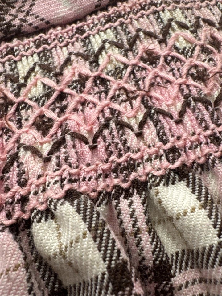 Mameluco de terciopelo de manga larga a cuadros rosa/marrón con cuello de terciopelo para bebé niña ajustado de colección Foto 4 de 4