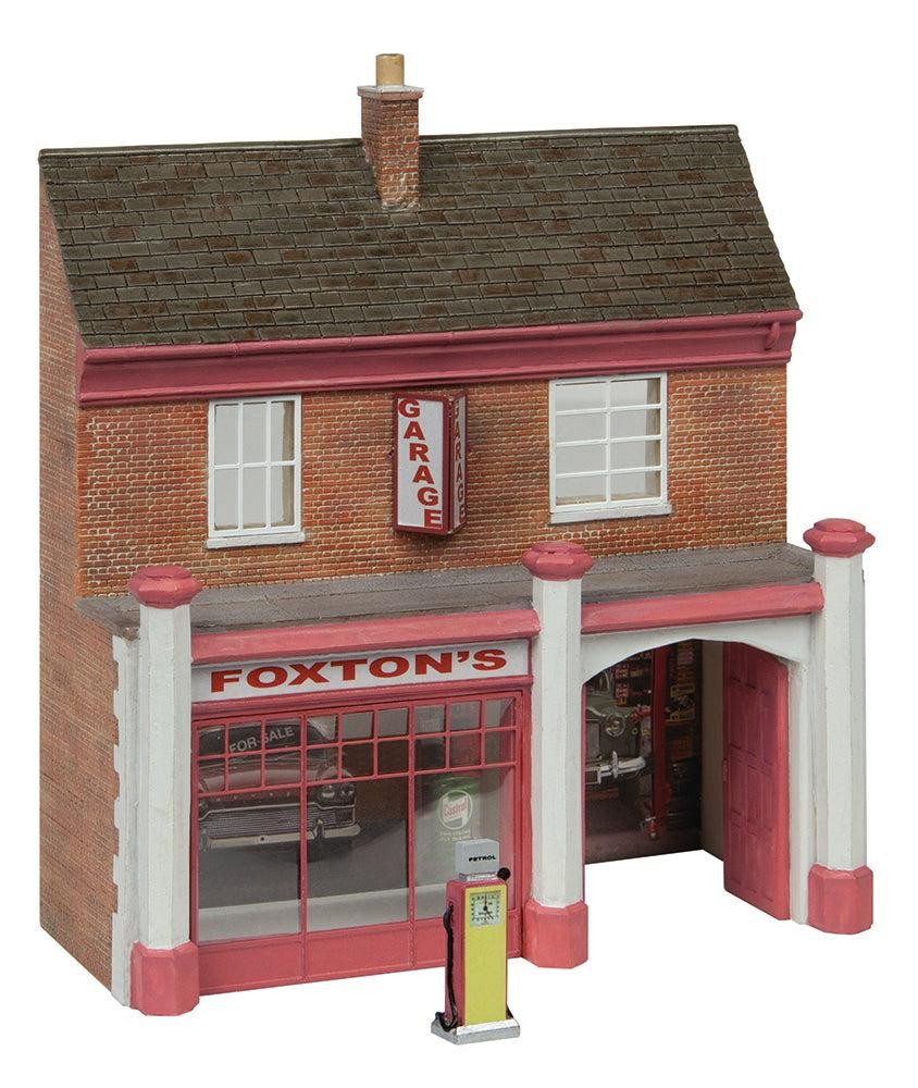 Scenecraft 44-0223R Low Relief Town Garage and Sales Red