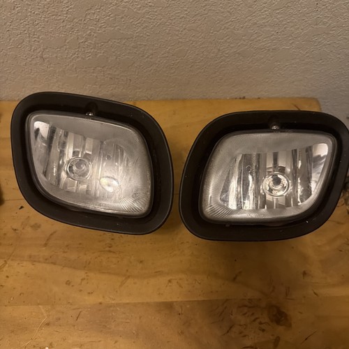 Genuine Freightliner Cascadia Fog Lights A06-51908-006, A06-51908-007.