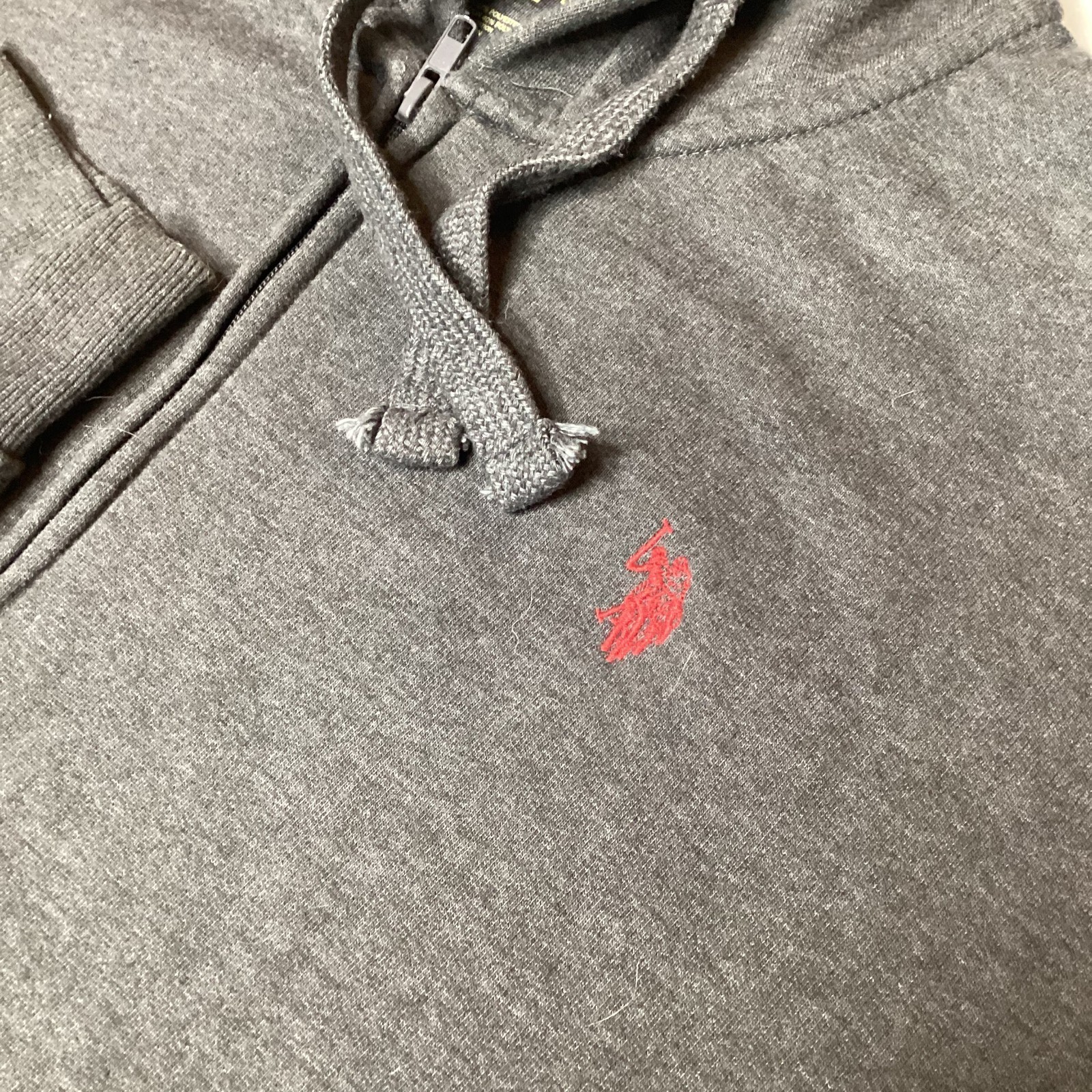 Felpa U.S. Polo Assn con cappuccio uomo XL grigia full zip rossa logo pony casual usata in ottime condizioni