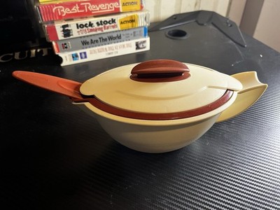 Tupperware Plastic Gravy Boat Set Beige Brown Oval with Lid Ladle Handles Matte