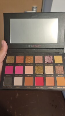 Huda Beauty Eyeshadow Palette