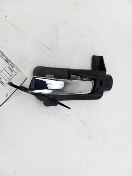 Manija de puerta interior trasera izquierda Chrysler 200 2011-2014 Foto 2 de 4