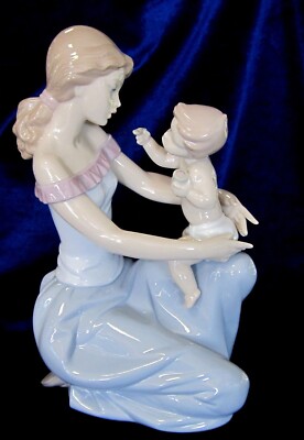 LLADRO MOTHR AND CHILD - Mint with Box