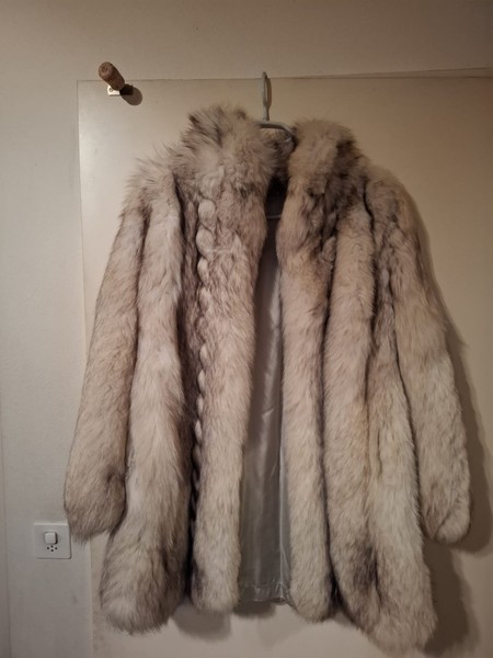 manteau vintage taille 42 longueur 80 cm. Gris blanc