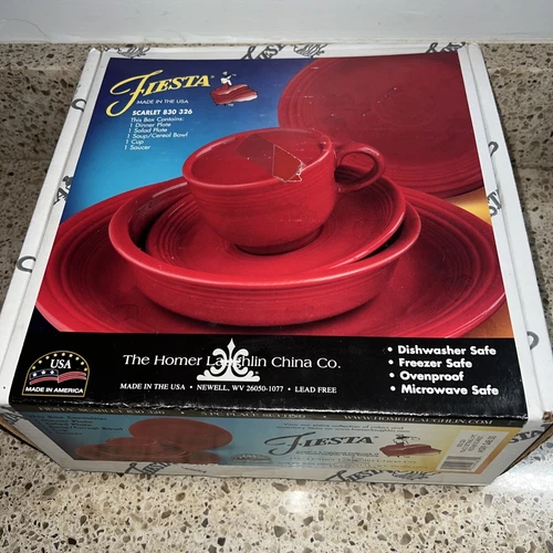 FIESTA HOMER LAUGHLIN CO. DINNERWARE 5 PIECE PLACE SETTING SCARLET RED IN BOX