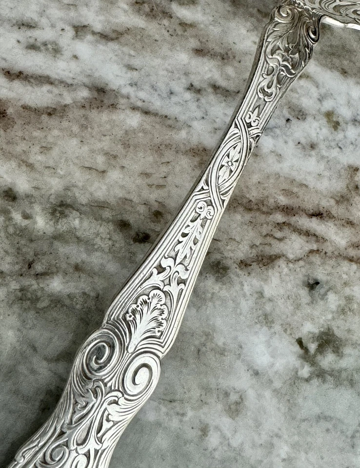 Colher de servir estilo rococó antiga R. Wallace prata esterlina idade dourada - Imagem 3 de 4