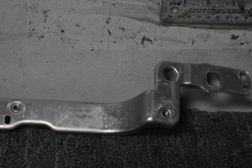 AUDI RS7 2014-2018 BASE SOPORTE LATERAL IZQUIERDO FÁBRICA OEM Foto 3 de 4