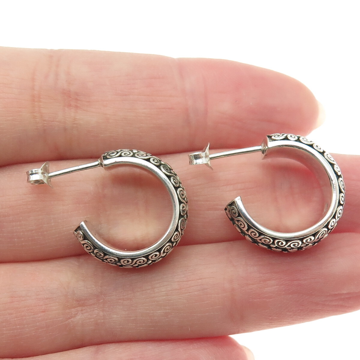 JGD JANICE GIRARDI 925 Sterling Silver Vintage Swirl Hoop Oxidized