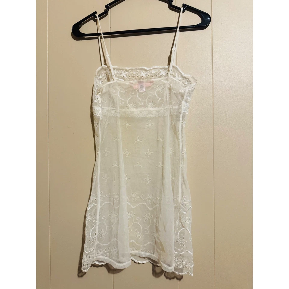 Babydoll de encaje con ojales transparentes Victorias Secret quimise Slip marfil Y2K nupcial XS Foto 2 de 4
