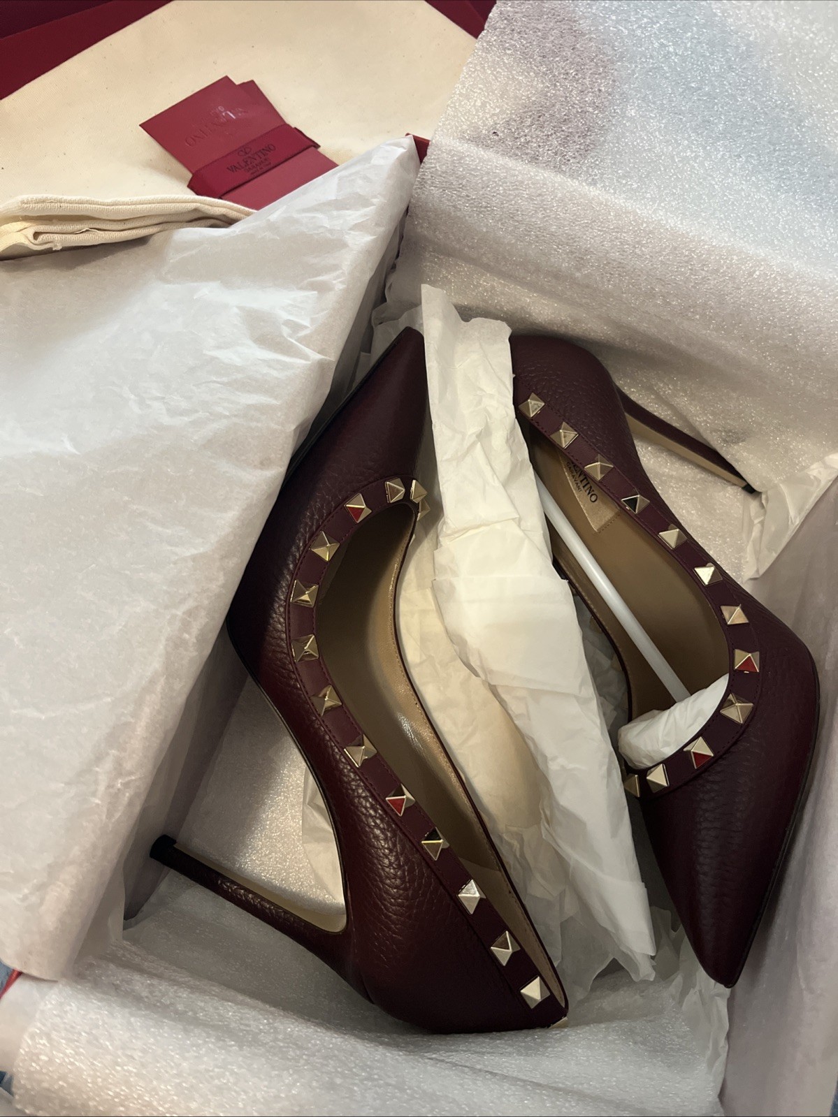 New Valentino Garavani Women's Rockstud Leather Point Toe Pump  Size 37 (EU) thumbnail 2