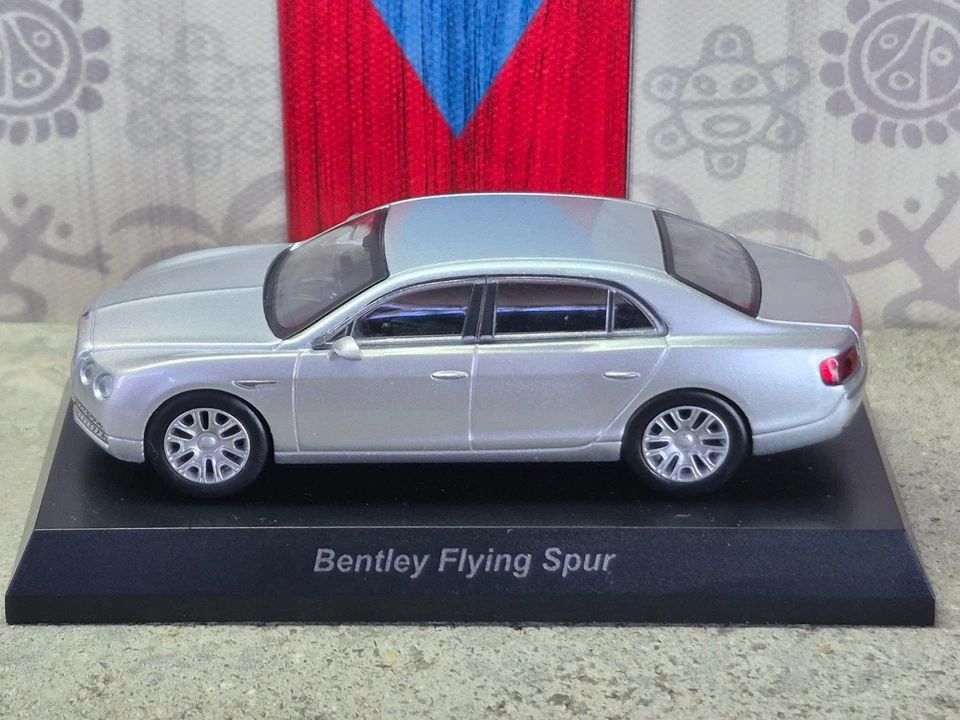 KYOSHO BENTLEY FLY SPUR [PLATA] ESCALA 1:64 BENTLEY MINICAR COLECCIÓN SERIE Foto 3 de 4