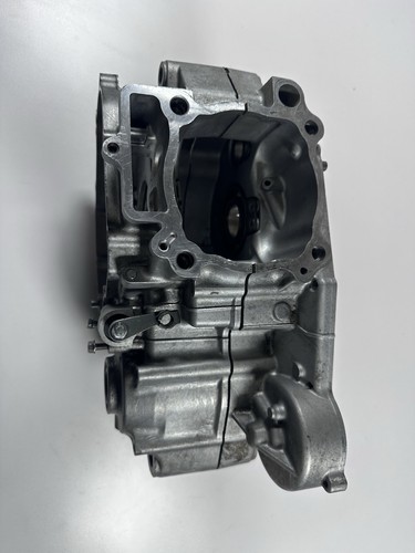 2006 Kawasaki KX450F OEM Crankcase Case Right Left Hardware Matching Pair READ!