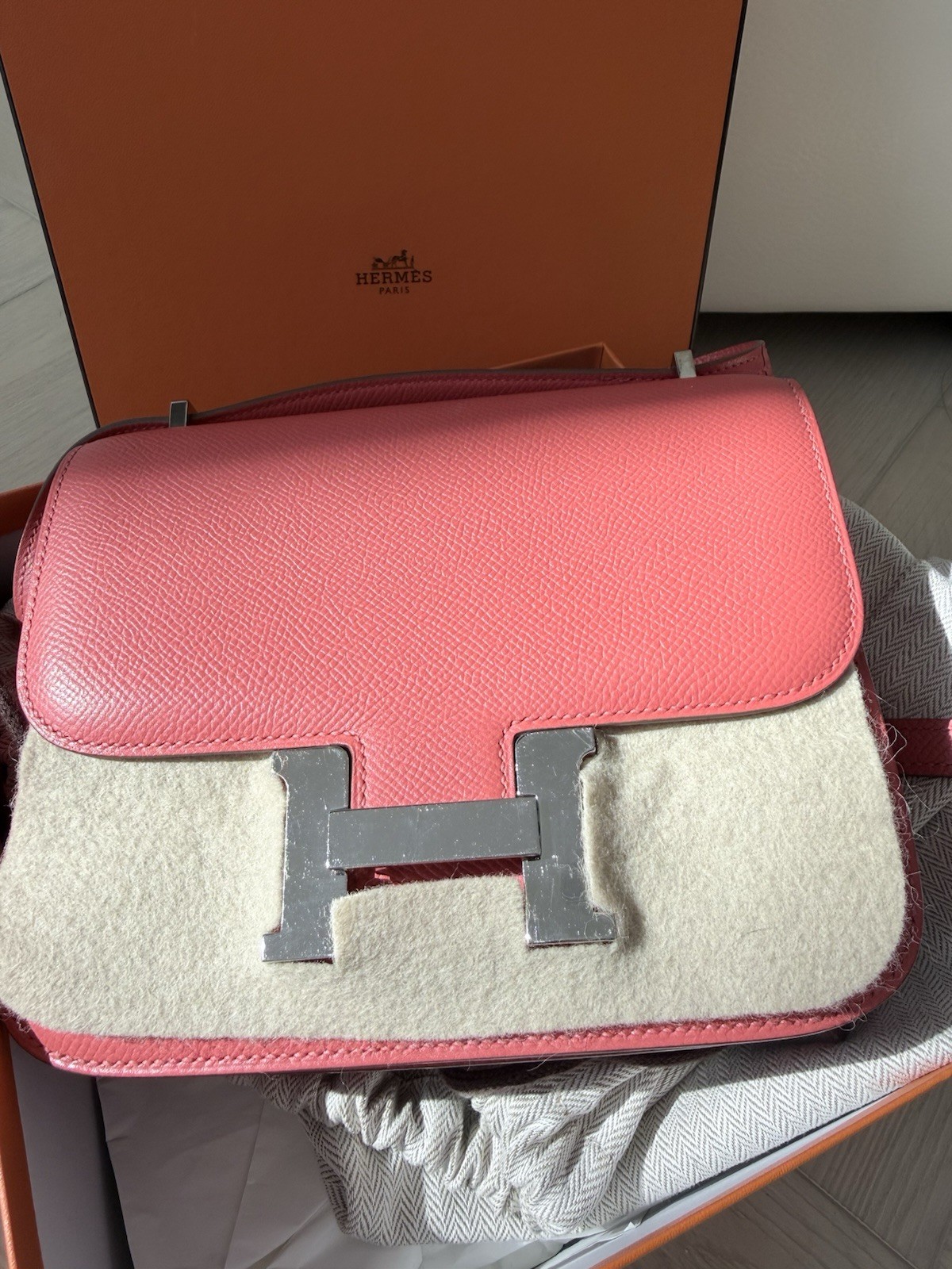 HERMÈS Constance 18 in Rose Jaipur Silver Hardware