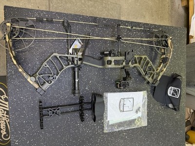 Bear Archery Legend 30 RH Throw Back Green 70 Lb With RTH Package
