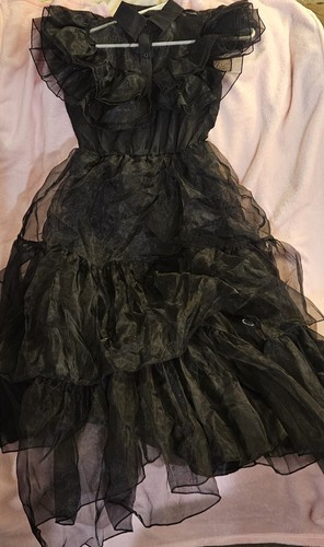 Wednesday Adams schwarzes Kleid Medium Kinder Halloween Kostüm transparente Rüschen 8 Jahre