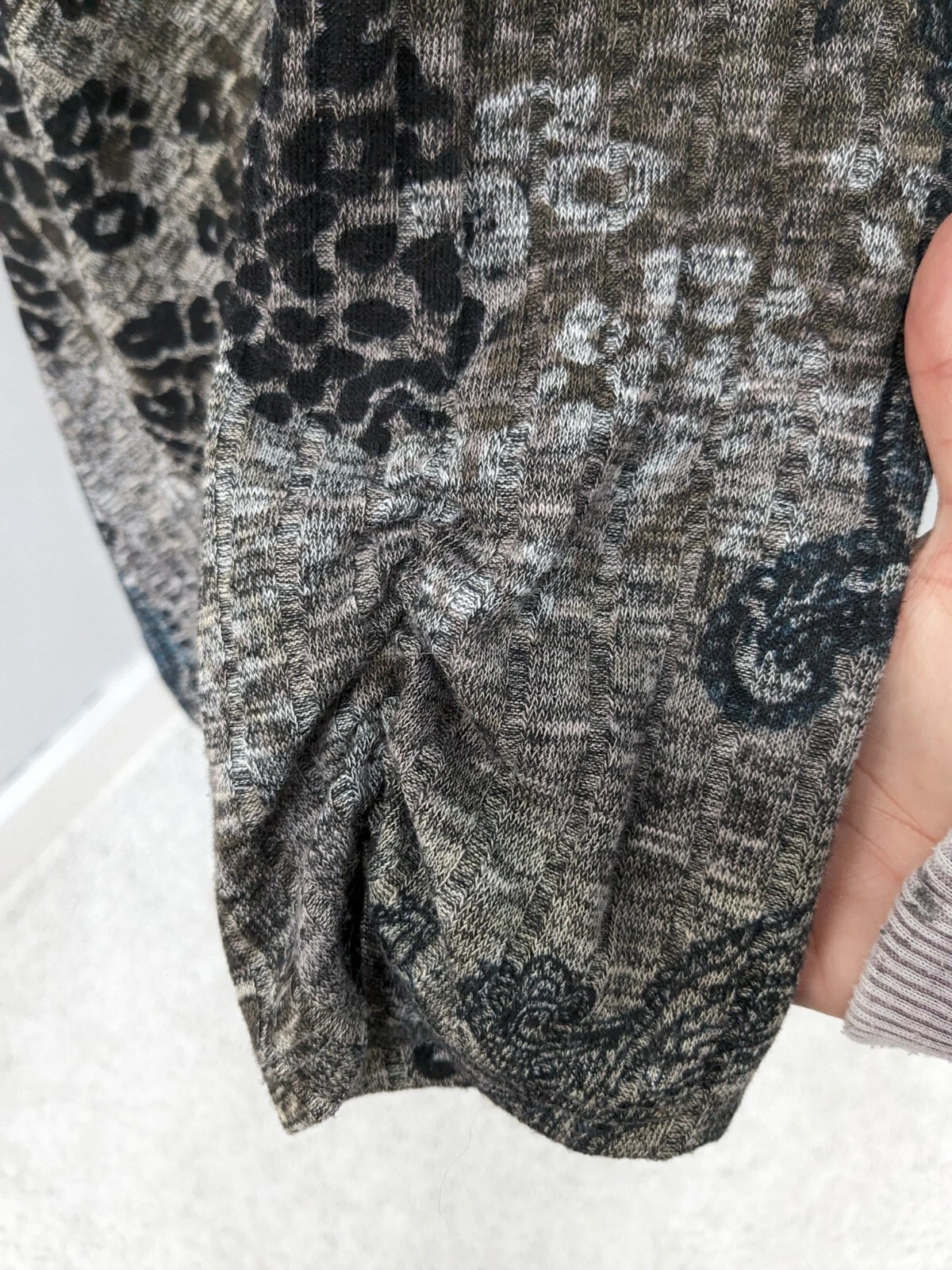 Top Tunica Alyx Grigio Verde Leopardo Paisley Stampa Morso di Squalo Flowy Stretch 3X