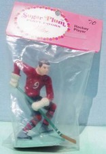 WILTON HARD PLASTIC 3 1/4 INCH HOCKEY PLAYER MINT