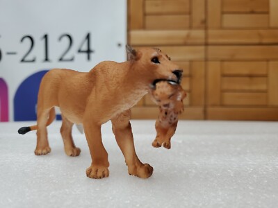 Papo Lioness With Cub Animal Figure 50043 NEW IN STOCK