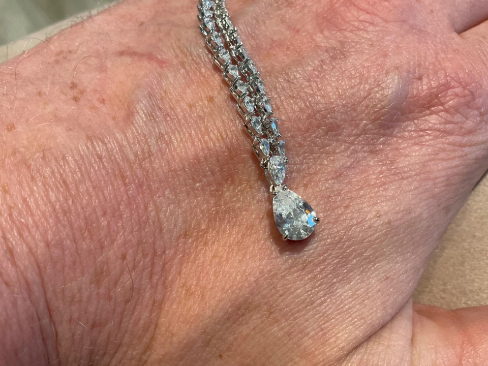 Collar de tenis con pera de diamantes de laboratorio de 13,7 quilates enchapado en platino 925 de 18 pulgadas Foto 3 de 4