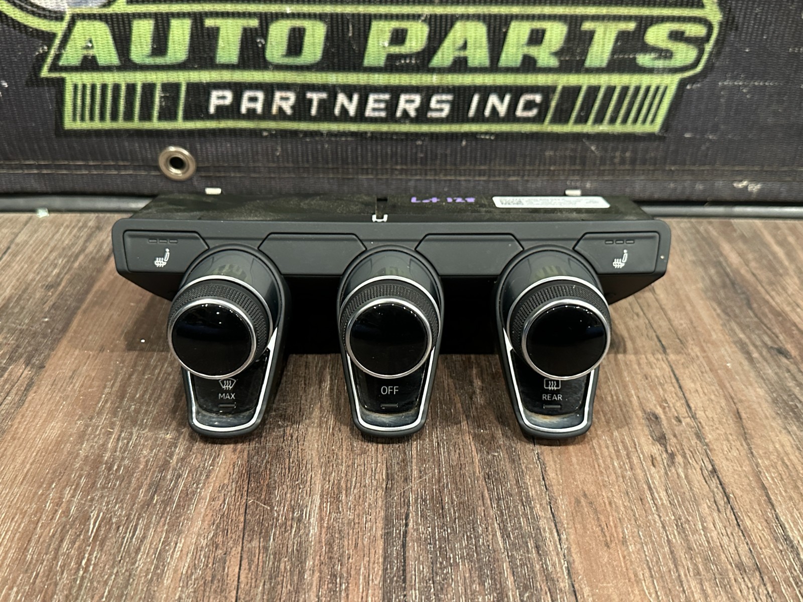 Audi R8 2017 Climate control panel P/N 4S0820043