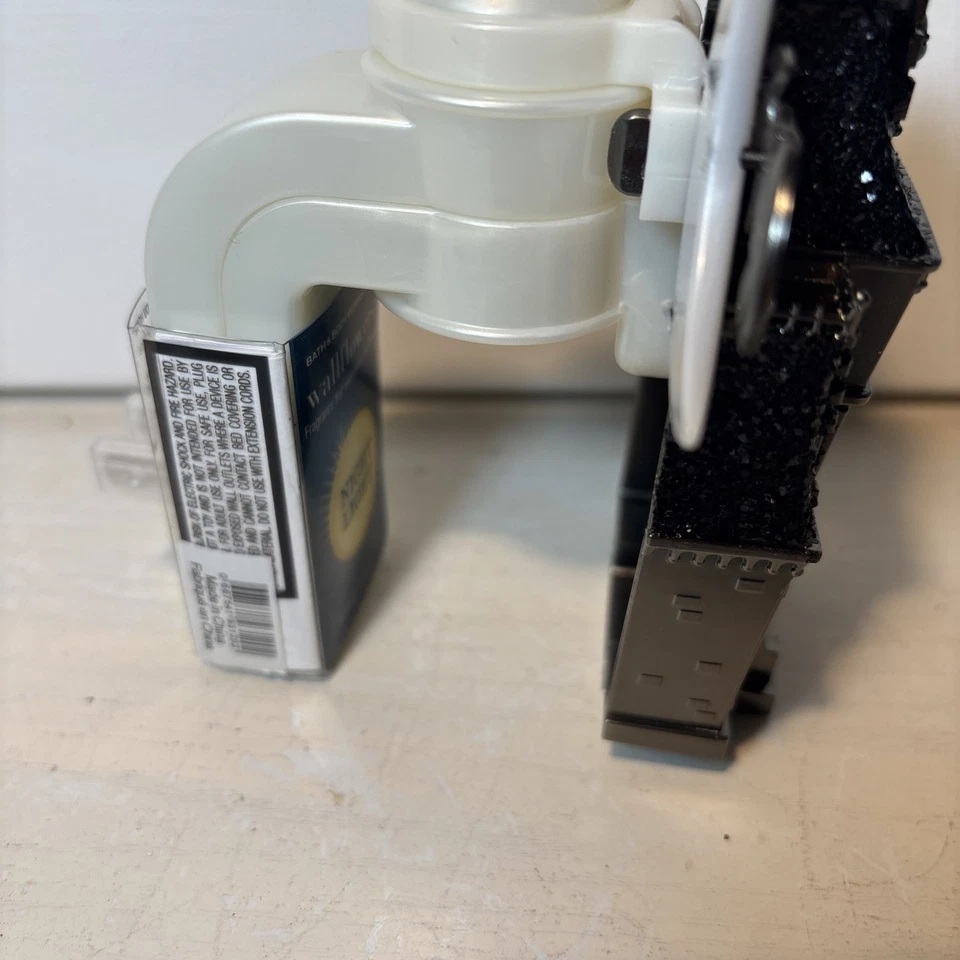 Bath & Body Works Ghostly HAUNTED HOUSE Nightlight Wallflower Plug In BRAND NEW - Image 3 of 4