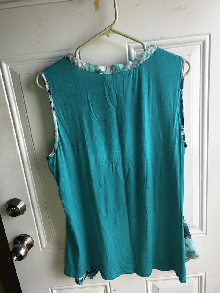 Blusa Dana Buchman Azul y Blanco Floral Sin Mangas Talla XL Usada Foto 3 de 3